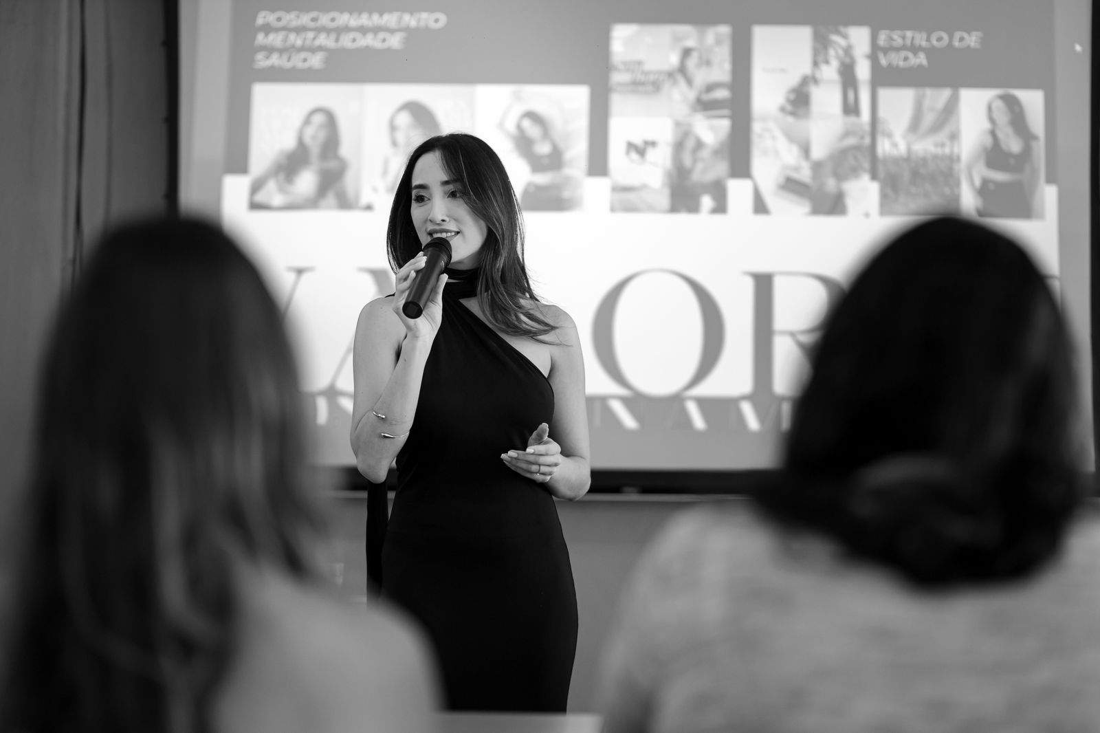 Bruna palestrando no evento das Protagonistas